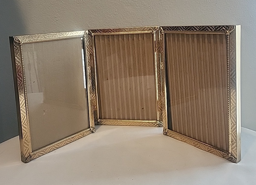Vintage Ornate Gold-Tone Metal 3-Fold Triple Hinged Picture Frame. Holders 5X7